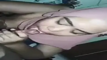 Jilbab Pink Rakus Kulum Kontol Gede Brutal